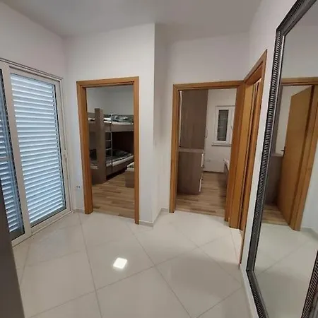 Spacious 3 Bedroom 50m From Sea 2 Bathrooms 2 Terraces Near * Privlaka (Zadar)