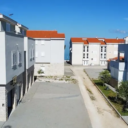 Spacious 3 Bedroom 50m From Sea 2 Bathrooms 2 Terraces Near
