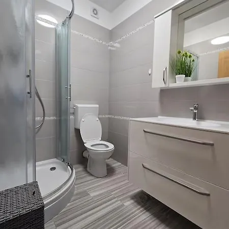Spacious 3 Bedroom 50m From Sea 2 Bathrooms 2 Terraces Near Lejlighed *