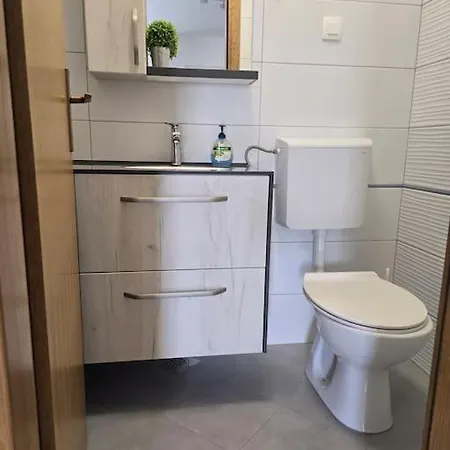 Lejlighed Spacious 3 Bedroom 50m From Sea 2 Bathrooms 2 Terraces Near Privlaka (Zadar)