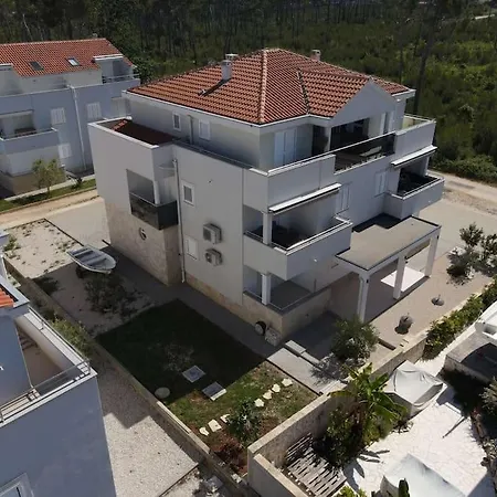 Spacious 3 Bedroom 50m From Sea 2 Bathrooms 2 Terraces Near