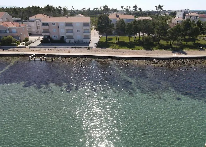 Spacious 3 Bedroom 50m From Sea 2 Bathrooms 2 Terraces Near Апартаменты
