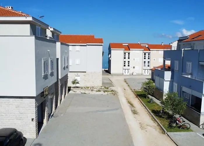 Spacious 3 Bedroom 50m From Sea 2 Bathrooms 2 Terraces Near