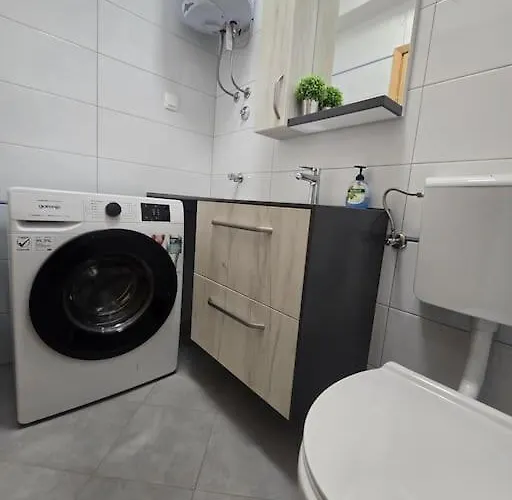 Spacious 3 Bedroom 50m From Sea 2 Bathrooms 2 Terraces Near Апартаменты Привлака