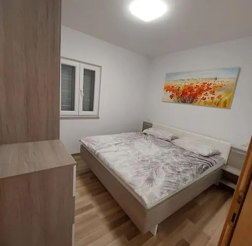 Spacious 3 Bedroom 50m From Sea 2 Bathrooms 2 Terraces Near *
