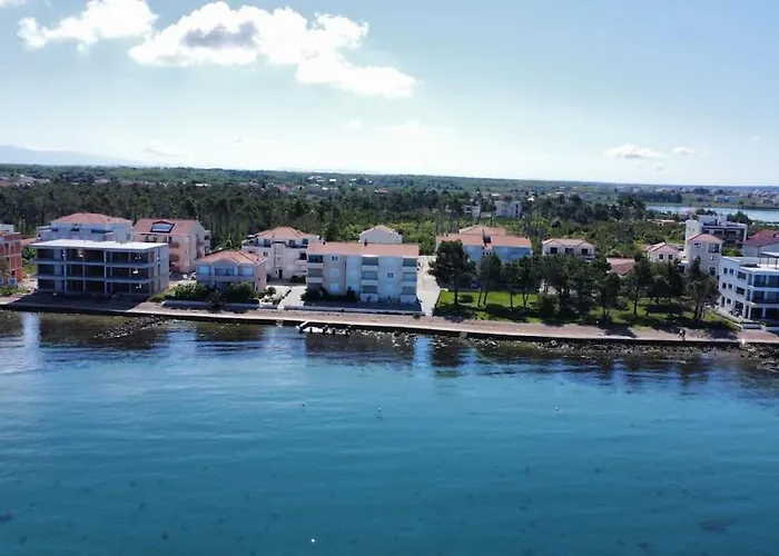 Апартаменты Spacious 3 Bedroom 50m From Sea 2 Bathrooms 2 Terraces Near