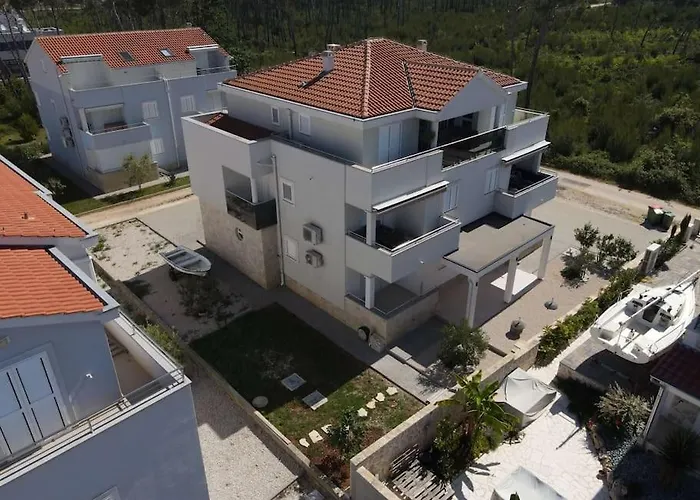 Spacious 3 Bedroom 50m From Sea 2 Bathrooms 2 Terraces Near