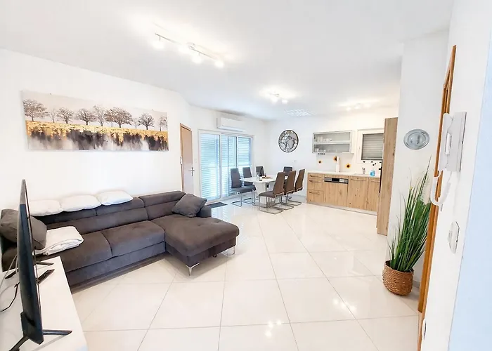 Spacious 3 Bedroom 50m From Sea 2 Bathrooms 2 Terraces Near Апартаменты *
