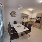 Spacious 3 Bedroom 50m From Sea 2 Bathrooms 2 Terraces Near