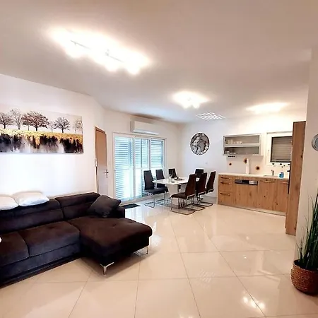 Apartment Lovely Seaside Flat Privlaka (Zadar)