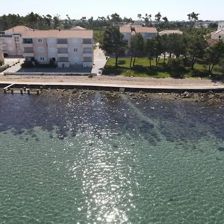 Spacious 3 Bedroom 50m From Sea 2 Bathrooms 2 Terraces Near Appartement