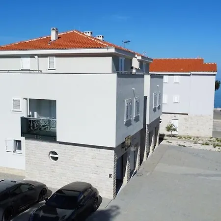 Lovely Seaside Flat Apartment