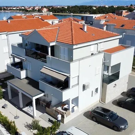 Spacious 3 Bedroom 50m From Sea 2 Bathrooms 2 Terraces Near