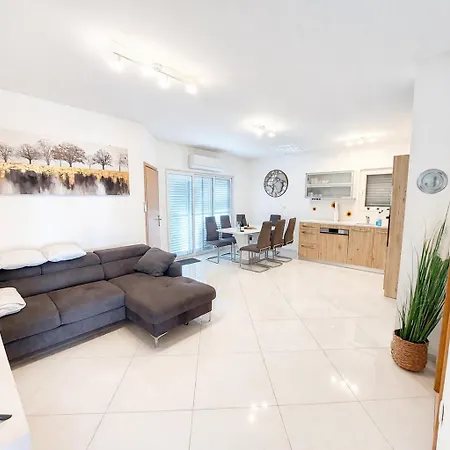 Spacious 3 Bedroom 50m From Sea 2 Bathrooms 2 Terraces Near Appartement *